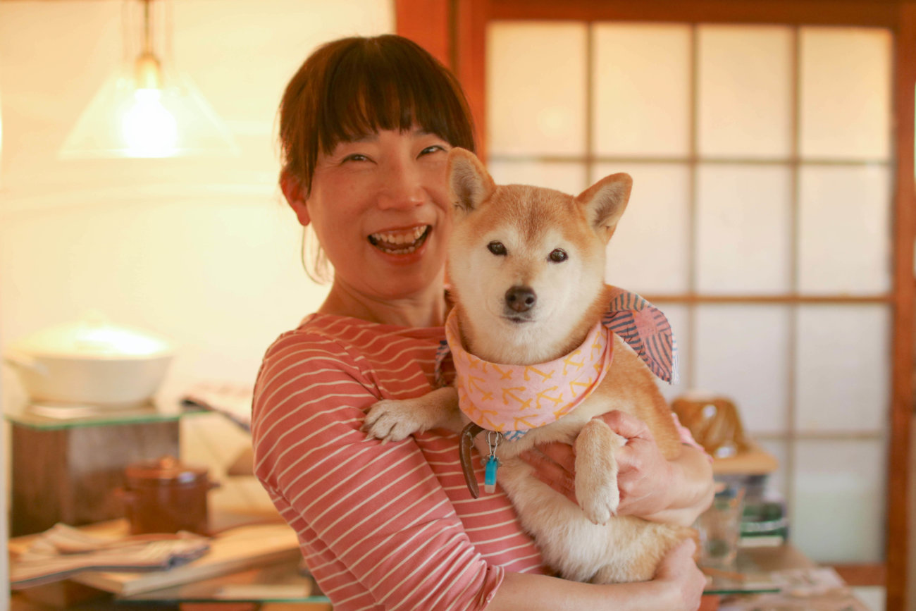 取材・看板犬】古民家カフェでのんびり接客。柴犬のルッコラ〜雑貨屋