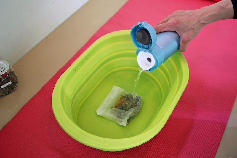 ハーブティーを煮出す