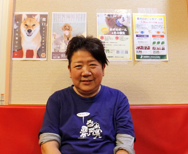 カフェオーナー